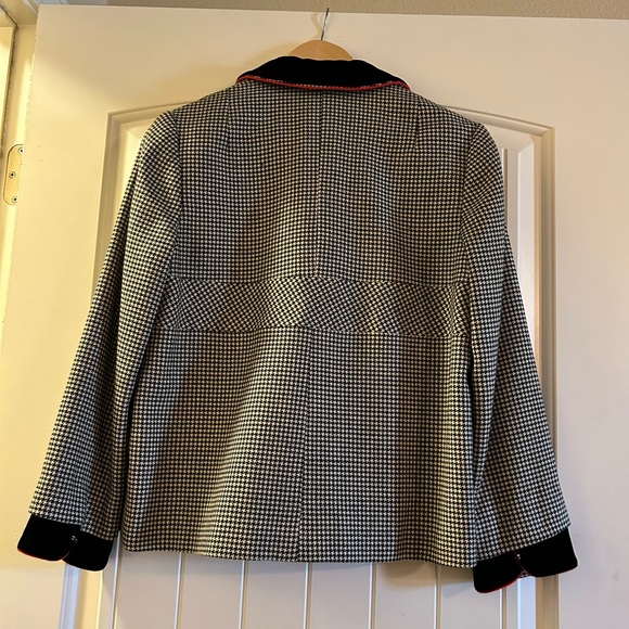 Vintage 1970’s Tailored Houndstooth Women’s Jacket with Red Lining. Size Small. - Picture 2 of 12